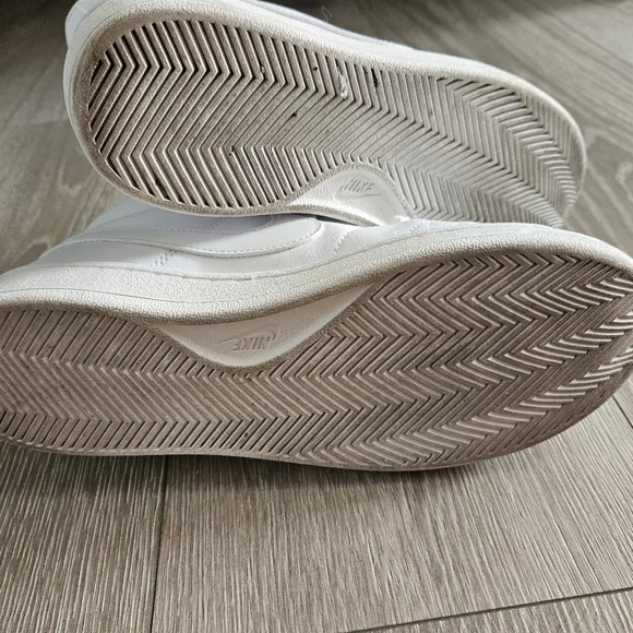 NIKE Women's Court Royale 2 Mid Sneakers White And Blue - Picture 9 of 9